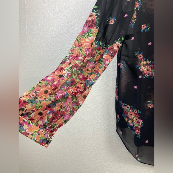 Cabi Boho Floral Peasant V-Neck Sheer Summer Vacation Peasant Top size Medium - Picture 8 of 10
